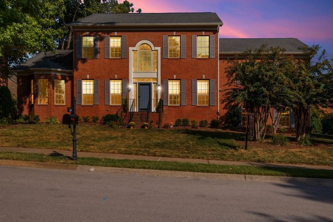 769 GLEN OAKS DR
