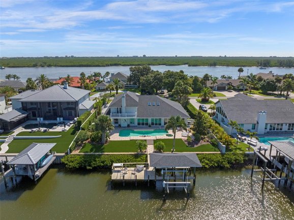 1216 COMMODORE DRIVE